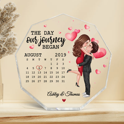 Doll Couple Hugging Kissing Calendar Anniversary Date Personalized Acrylic Nonagon Plaque