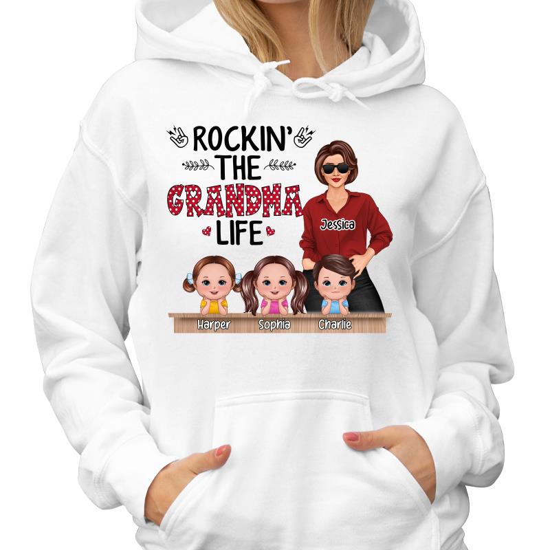 Rockin‘ Grandma Life Grandkids Chin On Hands Personalized Shirt