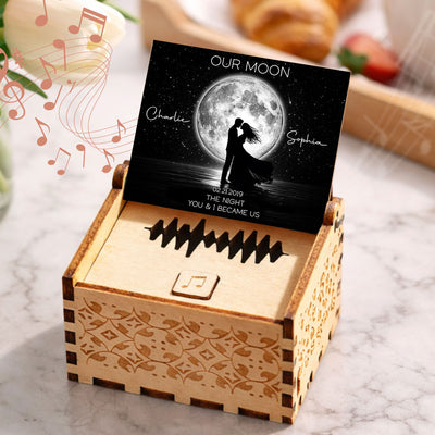 Couple Kissing Under the Moonlight, Custom Moon Phase by Date - Personalized Wooden Music Box - Sentimental Valentine's Day Gift for Her, for Him