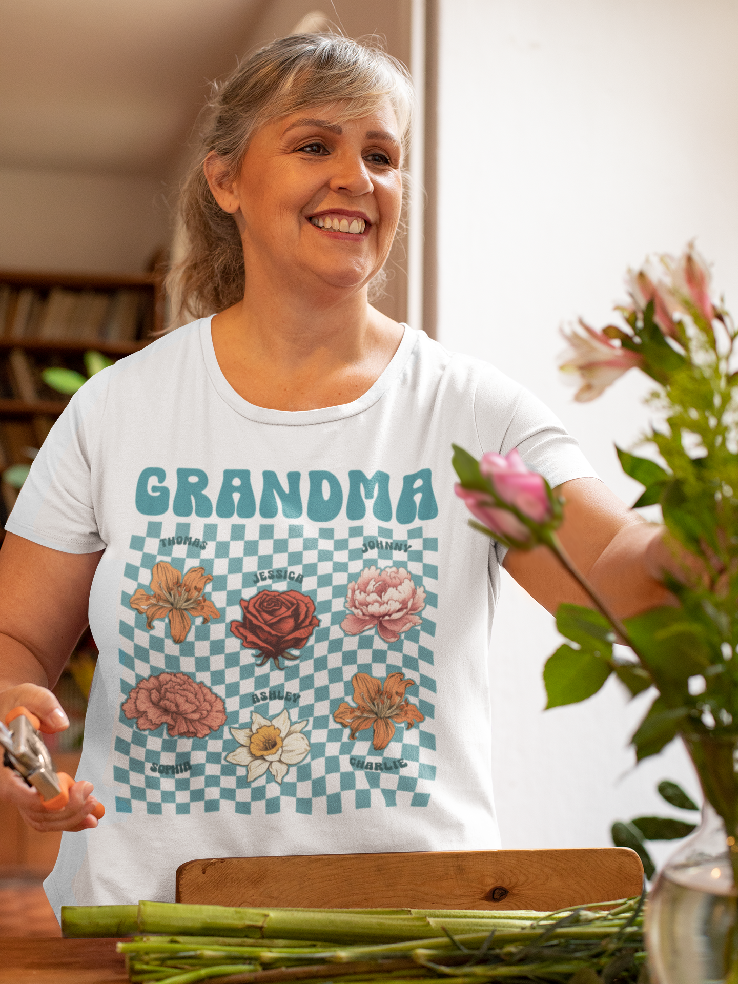 Grandma Mom With Kids' Birth Month Flowers RETRO Personalized Shirt, Birthday Gift, Gift For Mom Grandma
