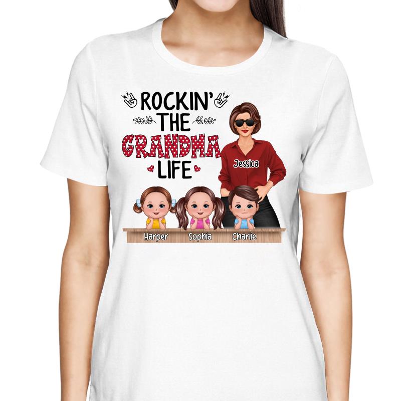 Rockin‘ Grandma Life Grandkids Chin On Hands Personalized Shirt