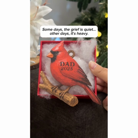 3D Effect Vintage Cardinal Memorial Christmas Personalized Wooden Ornament, Heartwarming Simpathy Gift, Remembrance Gift
