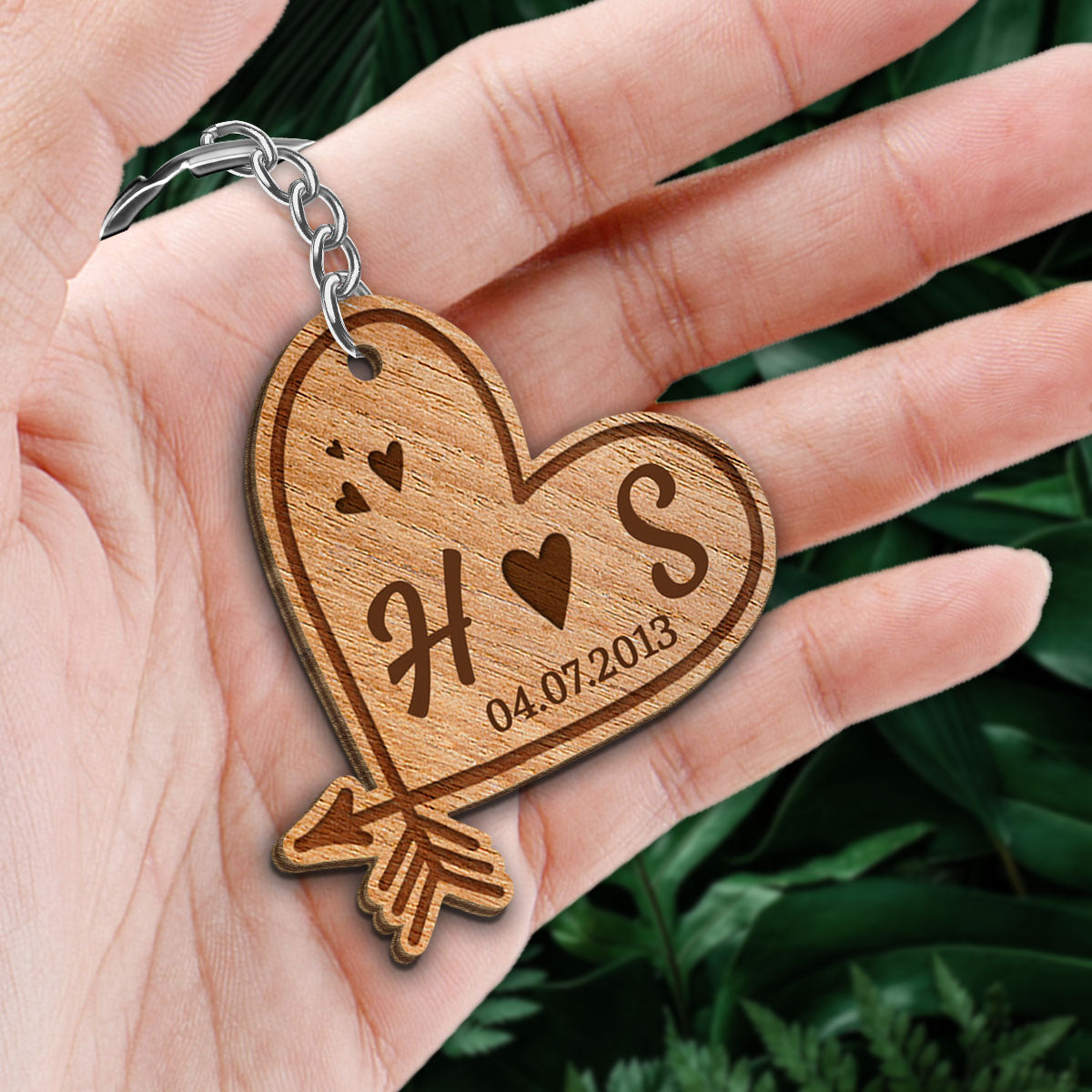 Doll Couple Sitting Kissing Heart Arrow Personalized Wooden Keychain