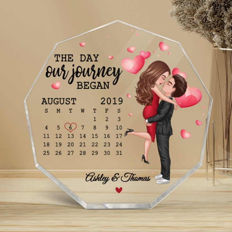 Doll Couple Hugging Kissing Calendar Anniversary Date Personalized Acrylic Nonagon Plaque