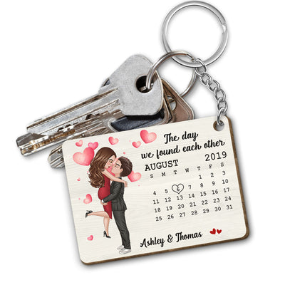 Doll Couple Hugging Kissing Calendar Anniversary Date Personalized Wooden Keychain