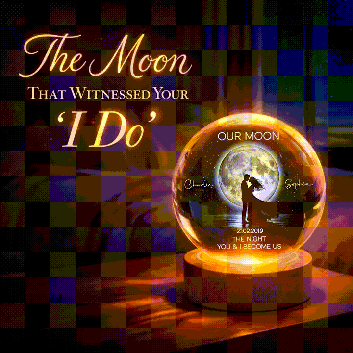 Couple Kissing Under the Moonlight, Custom Moon Phase by Date - Personalized Crystal Ball LED Night Light - Sentimental Valentine's Day Gift for Her, for Him
