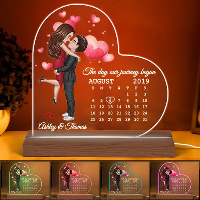 Doll Couple Hugging Kissing Calendar Anniversary Date Personalized Heart Shaped Acrylic Plaque With LED Night Light - Anniversary Gift For Couple - Gift For Him, Gift For Her