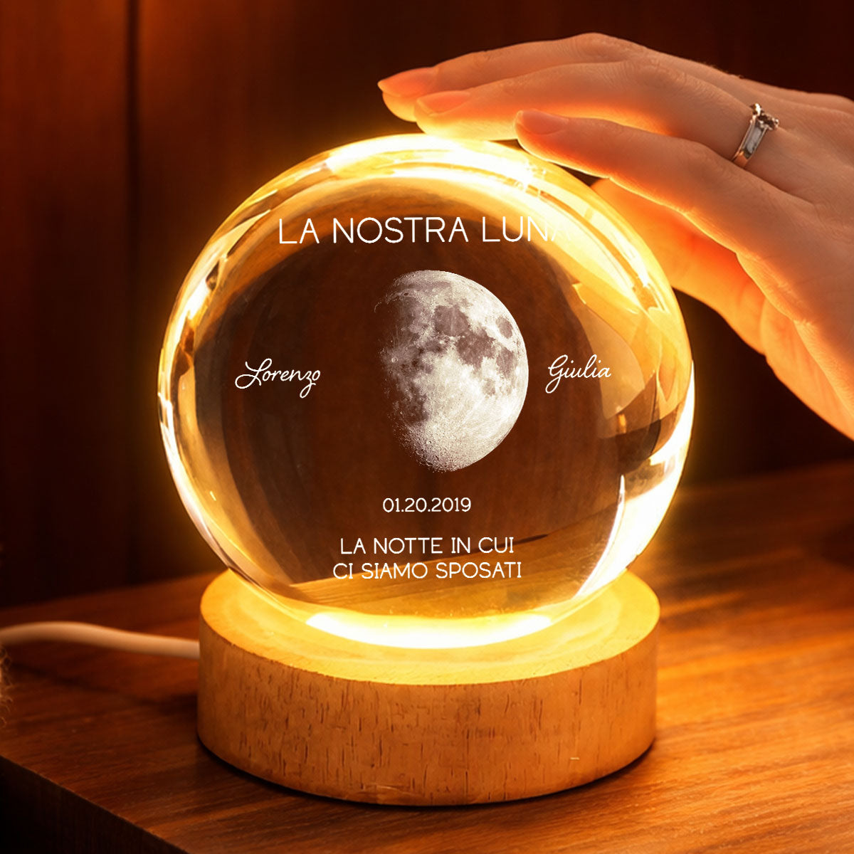 La Nostra Luna – Fase Lunare Personalizzata per Data – Sfera di Cristallo con Luce Notturna – Regalo di Anniversario