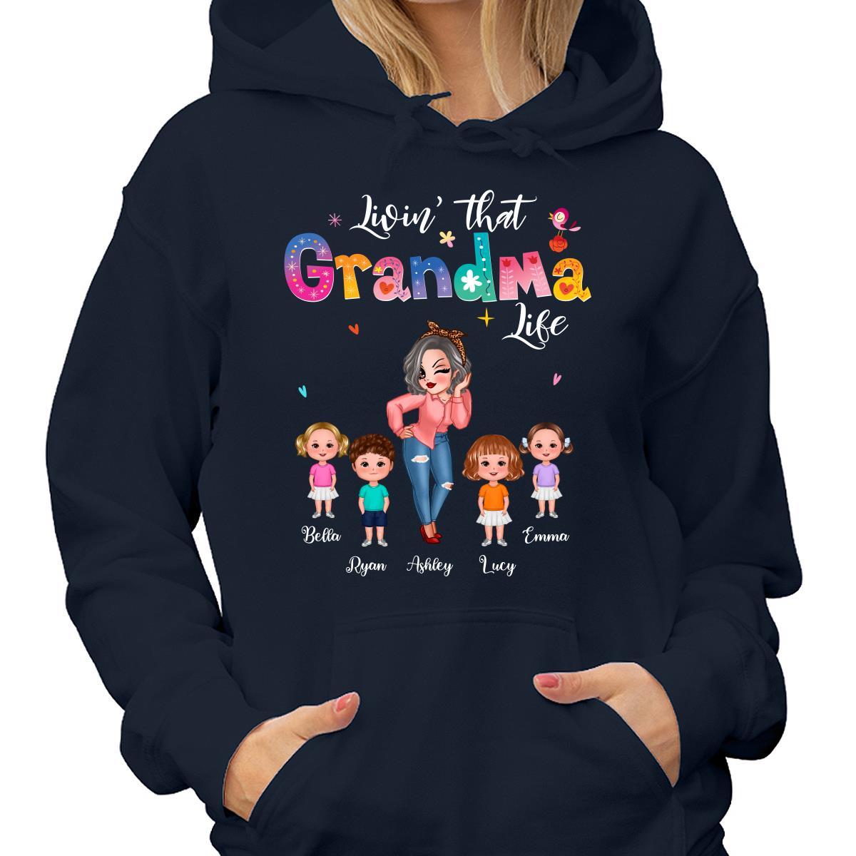 Livin‘ That Grandma Life Pretty Woman & Kids Gift For Grandma Personalized Dark Shirt